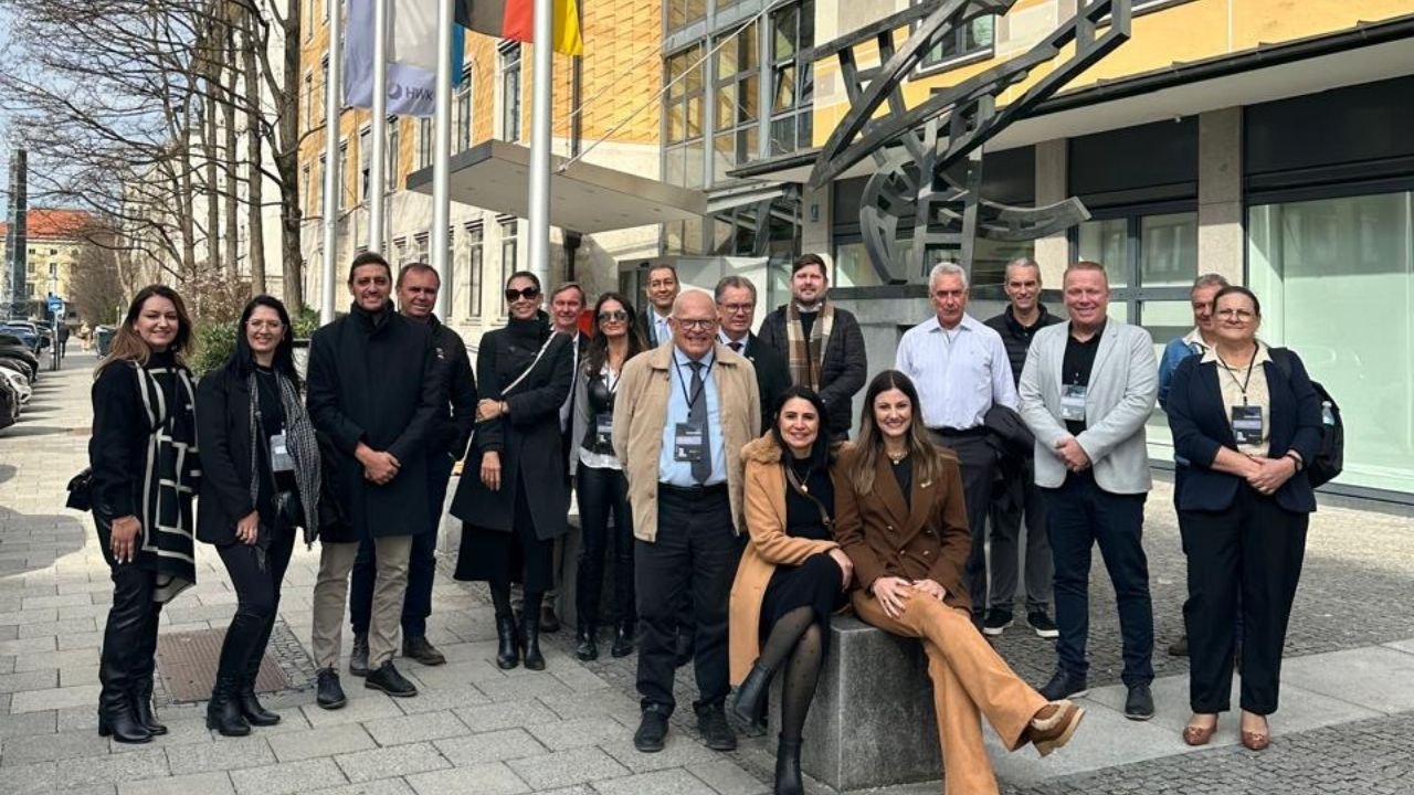 missão empresarial Alemanha,associativismo empresarial Santa Catarina,Fundação Empreender missão Alemanha,FACISC associativismo,Associação Empresarial de Itajaí,modelo associativista Alemanha,liderança empresarial catarinense,desenvolvimento econômico Santa Catarina,núcleos empresariais Santa Catarina,câmaras de comércio Alemanha,Internationale Handwerksmesse,ambiente de negócios Santa Catarina,cooperação empresarial catarinense,networking empresarial Santa Catarina,missão empresarial Munique Baviera