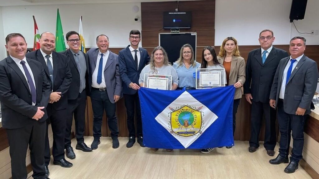 Programa Navega Limpo Navegantes,Câmara de Navegantes sessão ordinária,projeto ambiental Navegantes,violência obstétrica anteprojeto Navegantes,homenagens professores Navegantes,política municipal Navegantes SC,recolhimento móveis Navegantes,CCJ Câmara Navegantes,educação Navegantes moções,limpeza urbana Navegantes