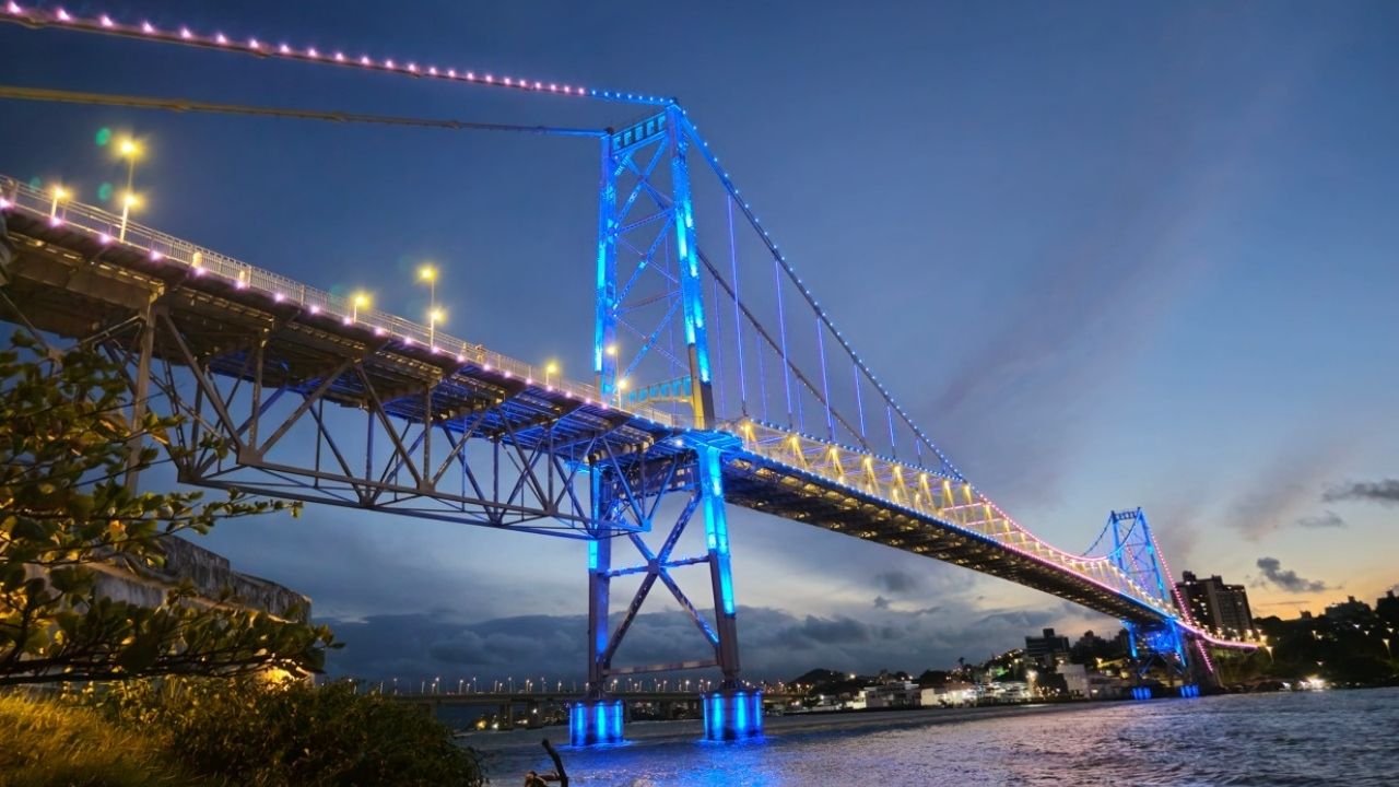 Ponte Hercílio Luz 100 anos,centenário Ponte Hercílio Luz,turismo Centro Florianópolis,roteiro a pé Florianópolis,Centro Histórico Florianópolis turismo,o que fazer no Centro de Florianópolis,pontos turísticos Florianópolis centro,turismo cultural Florianópolis,caminhada histórica Florianópolis