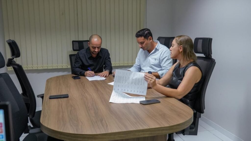 comissão de justiça e redação balneário camboriú,câmara de vereadores balneário camboriú projetos,projetos de lei balneário camboriú sc,tramitação legislativa balneário camboriú,pareceres cjr balneário camboriú,política balneário camboriú sc,legislativo municipal balneário camboriú,análise de projetos de lei sc,comissão de justiça e redação sc,projetos aprovados comissão balneário camboriú,processo legislativo câmara bc,parecer favorável projeto lei sc,emendas câmara balneário camboriú,votação plenário balneário camboriú,procuradoria geral legislativo sc,legislação municipal santa catarina