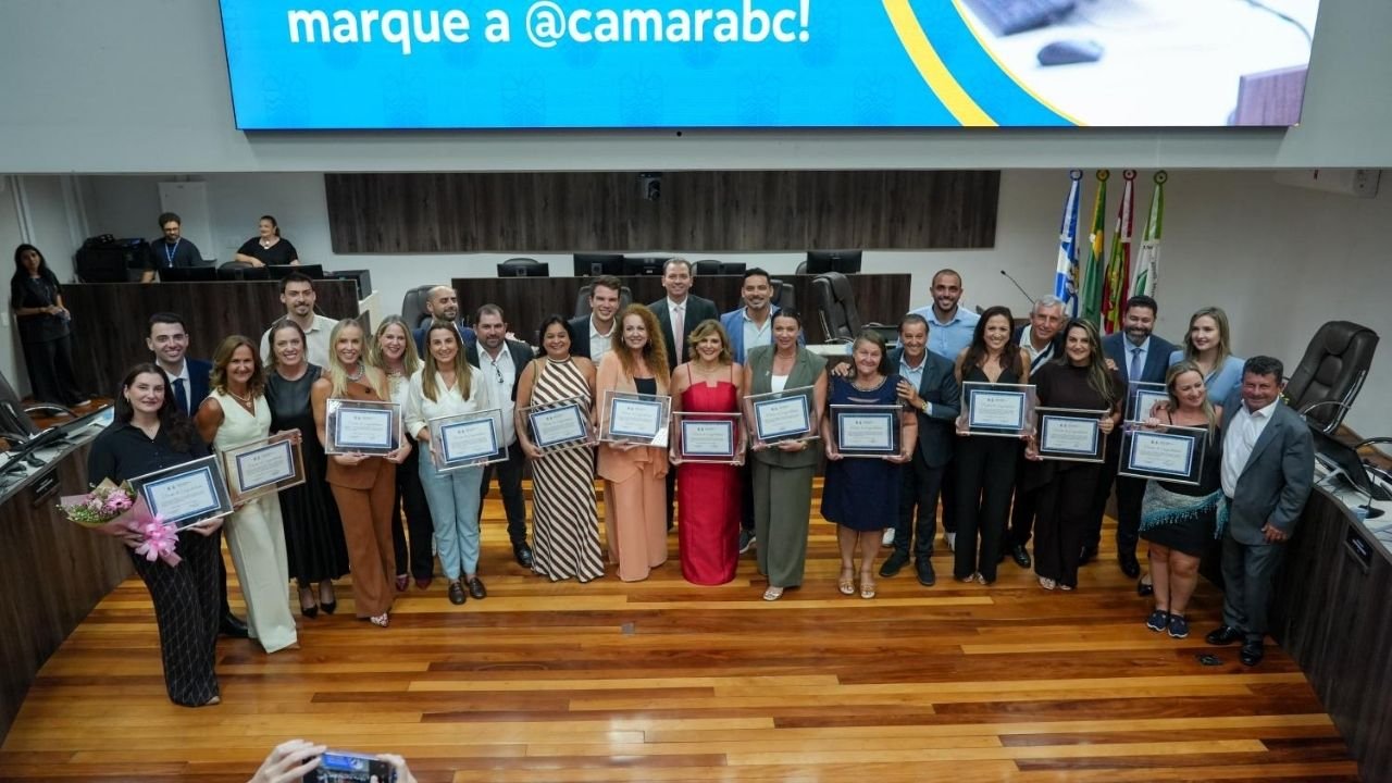 Câmara de Balneário Camboriú Dia da Mulher,sessão solene BC mulheres,homenagem mulheres Balneário Camboriú,Dia Internacional da Mulher SC,liderança feminina BC,políticas públicas mulheres SC,igualdade de gênero Balneário Camboriú,desenvolvimento social mulheres BC,COMUM Balneário Camboriú,legislativo municipal homenagem mulheres,moções Câmara BC mulheres,participação feminina política SC,empreendedorismo feminino BC,cidadania mulheres Balneário Camboriú,evento Dia da Mulher Câmara BC,reconhecimento mulheres BC