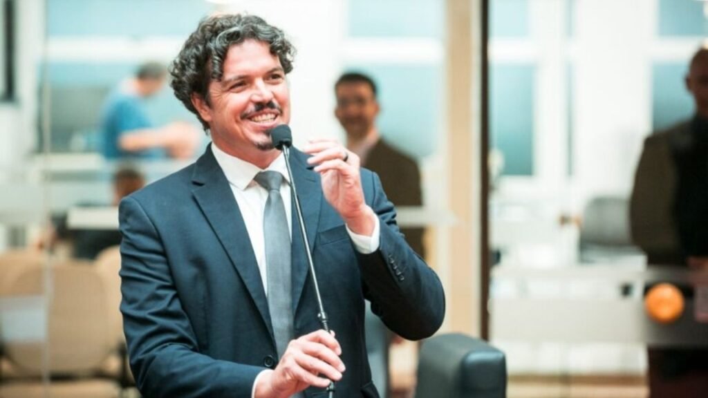 exposição Mulheres do Além Mar II Florianópolis,Alesc exposição fotográfica 2026,cultura açoriana Santa Catarina exposição,arte acessível braile SC,exposição multissensorial Florianópolis,fotógrafas catarinenses cultura açoriana,evento cultural gratuito SC,galeria Ernesto Meyer Filho exposição,arte inclusiva Santa Catarina,turismo cultural Florianópolis eventos