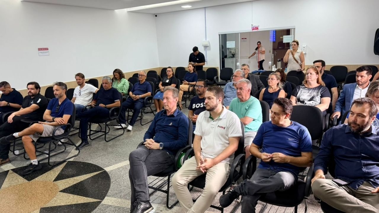 Prefeitura de Camboriú CDL reunião,desenvolvimento econômico Camboriú SC,plano Nova Camboriú projetos,empresários Camboriú investimentos,CDL Camboriú comércio local,empreendedorismo Camboriú Santa Catarina,projetos urbanos Camboriú 2026,economia regional SC negócios,parceria prefeitura empresários Camboriú,geração emprego renda Camboriú