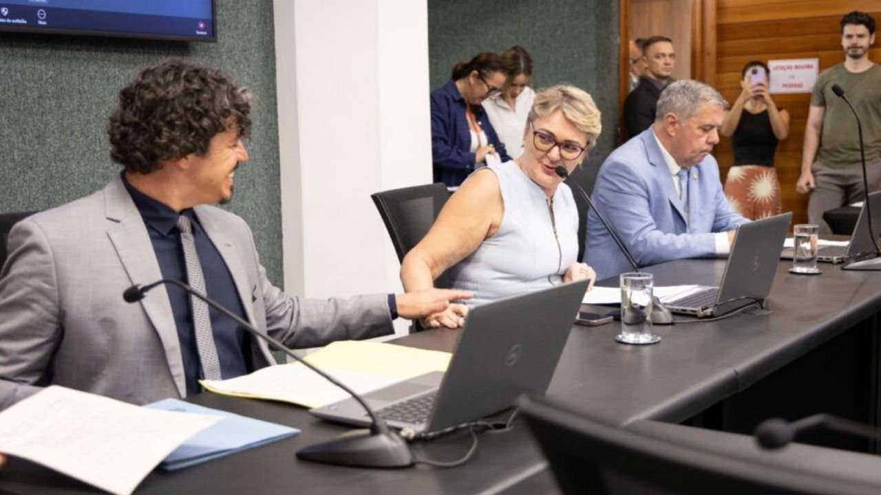 uso de celulares nas escolas,projeto de lei celulares Santa Catarina,Alesc celulares escolas,lei federal 15100 celulares educação,regulamentação celular sala de aula,educação básica celulares Brasil,Comissão de Educação Alesc,política educacional Santa Catarina,cultura Santa Catarina projetos,patrimônio cultural imaterial SC,museu Mafra Santa Catarina,Jaraguá do Sul cultura Scar,financiamento cultura SC,legislação educacional Brasil,uso de celular estudantes regras,celular sala de aula permitido ou proibido