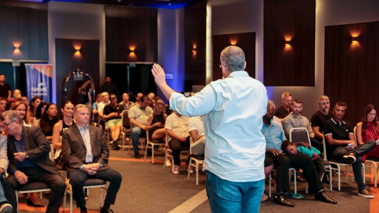 Conexão Varejo Itajaí,evento varejo Santa Catarina 2026,Sebrae SC varejo inovação,estratégias vendas comércio local,fidelização de clientes varejo,transformação digital varejo Brasil,inteligência artificial comércio varejista,networking empresários Itajaí,Fecomércio SC eventos varejo,Senac SC capacitação comércio,FCDL Santa Catarina varejo,FACISC empreendedorismo SC,tecnologia no varejo tendências,gestão estratégica comércio,aumento faturamento varejo estratégias