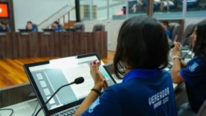 segurança pública Balneário Camboriú,vereadores mirins BC,Câmara de Balneário Camboriú sessão,guarda municipal BC viaturas,reforço segurança escolar Camboriú,Legislativo Balneário Camboriú,políticas públicas segurança SC,indicações vereadores mirins,segurança escolas Balneário Camboriú,rondas guarda municipal centro BC,prevenção criminalidade SC,participação jovem política,educação e segurança BC,poder executivo municipal BC,desenvolvimento urbano segurança