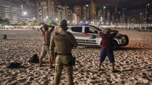 Polícia Militar Balneário Camboriú,operações policiais SC,12º BPM ações,segurança pública Balneário Camboriú,tráfico de drogas SC apreensão,operação choque de ordem BC,operação acesso controlado SC,mandados de prisão Balneário Camboriú,polícia SC flagrante prisão,apreensão de drogas BC,arma de fogo apreendida SC,policiamento ostensivo BC,segurança no trânsito Balneário Camboriú,combate ao crime SC,ocorrência policial Balneário Camboriú