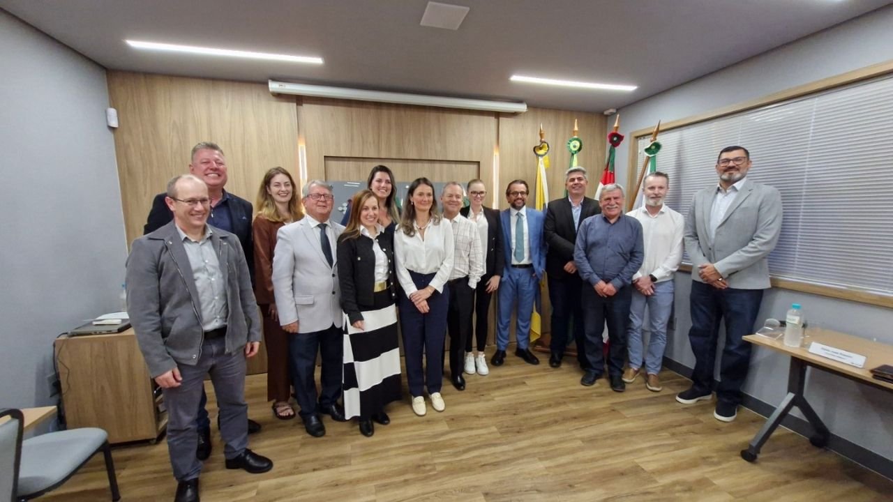 ACII Itajaí posse diretoria,Associação Empresarial de Itajaí 2026,diretoria ACII biênio 2026 2027,economia Itajaí SC,empresariado Santa Catarina,evento empresarial Itajaí,desenvolvimento econômico Itajaí,liderança empresarial SC,gestão empresarial Itajaí,inovação negócios SC,ambiente de negócios Itajaí,setor produtivo Santa Catarina,Itamirim Clube de Campo evento,representantes empresariais SC,crescimento econômico regional