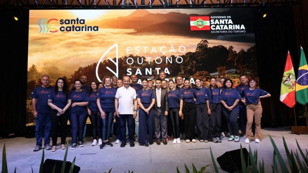 Estação Outono Jaraguá do Sul,turismo Santa Catarina,Vale dos Encantos SC,Jorginho Mello,Catiane Seif,segurança pública SC,Corpo de Bombeiros Militar SC,Polícia Militar SC,Polícia Civil SC,Polícia Científica SC,turismo rural SC,ecoturismo Santa Catarina,trilhas SC,gastronomia regional SC,eventos culturais SC,turismo de aventura SC,Plano de Desenvolvimento do Turismo SC,helicóptero Arcanjo-03,Cinotecnia SC