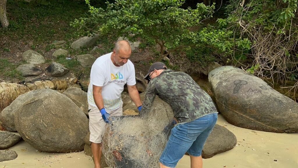 limpeza costões Porto Belo,ação ambiental Porto Belo SC,preservação ambiental Santa Catarina,meio ambiente Porto Belo,turismo sustentável SC,retirada de lixo costões,resíduos sólidos praias SC,Fundação de Meio Ambiente Porto Belo,ação limpeza litoral SC,conservação biodiversidade marinha,sustentabilidade Porto Belo SC,lixo irregular praias Santa Catarina,proteção ambiental SC,limpeza costeira Porto Belo,conscientização ambiental SC