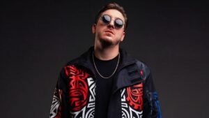 Snoouth Joinville,Adore Joinville 2025,HUB Records lançamento Bigger,música eletrônica Santa Catarina,evento eletrônico Joinville,Greenvalley parceria Adore,DJs brasileiros 2025,Acraze Brasil show,Liu DJ Brasil carreira,cena eletrônica nacional,DJ Snoouth biografia,festa eletrônica Joinville Square Garden,tech house Brasil artistas,bass house Brasil DJs,crescimento música eletrônica sul do Brasil