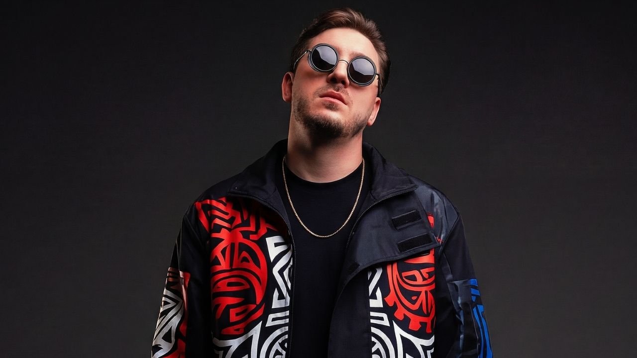 Snoouth Joinville,Adore Joinville 2025,HUB Records lançamento Bigger,música eletrônica Santa Catarina,evento eletrônico Joinville,Greenvalley parceria Adore,DJs brasileiros 2025,Acraze Brasil show,Liu DJ Brasil carreira,cena eletrônica nacional,DJ Snoouth biografia,festa eletrônica Joinville Square Garden,tech house Brasil artistas,bass house Brasil DJs,crescimento música eletrônica sul do Brasil