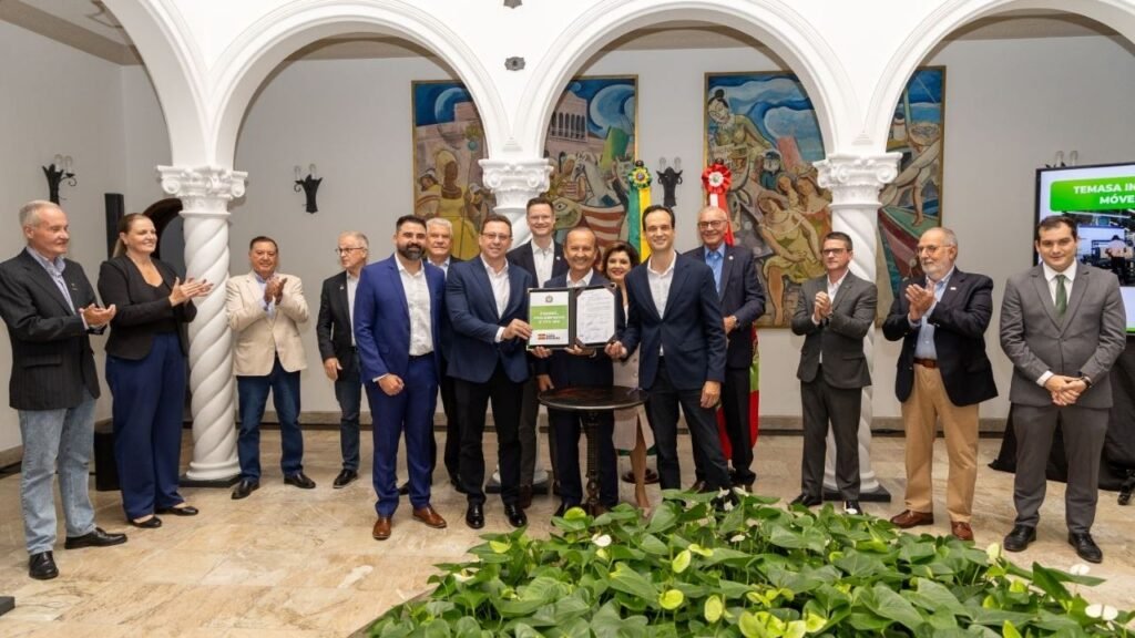 Santa Catarina,investimentos privados,geração de empregos,Prodec,Pró-Emprego,TTD 489,programas estaduais,desenvolvimento econômico,expansão industrial,indústria catarinense,ICMS,fomento empresarial,governo estadual,Florianópolis,empresas catarinenses,balanço de investimentos,mercado produtivo,incentivo fiscal,crescimento econômico,programas de incentivo,região sul do Brasil