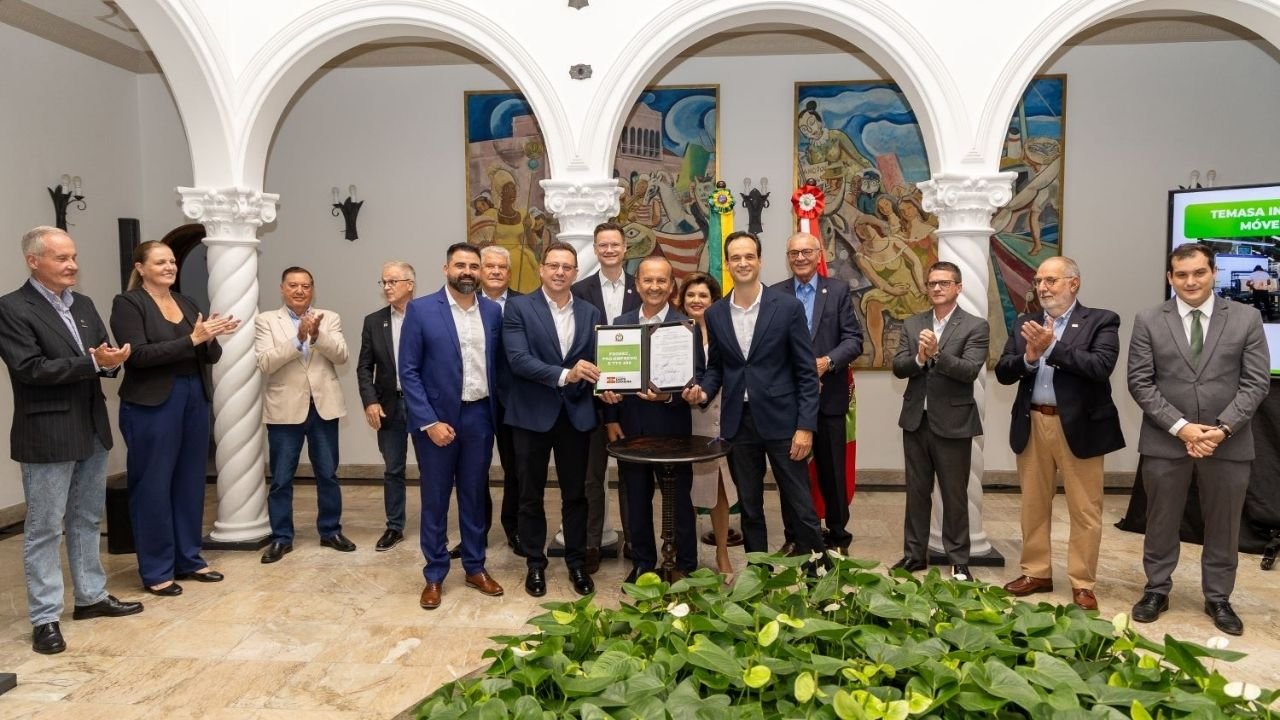 Santa Catarina,investimentos privados,geração de empregos,Prodec,Pró-Emprego,TTD 489,programas estaduais,desenvolvimento econômico,expansão industrial,indústria catarinense,ICMS,fomento empresarial,governo estadual,Florianópolis,empresas catarinenses,balanço de investimentos,mercado produtivo,incentivo fiscal,crescimento econômico,programas de incentivo,região sul do Brasil