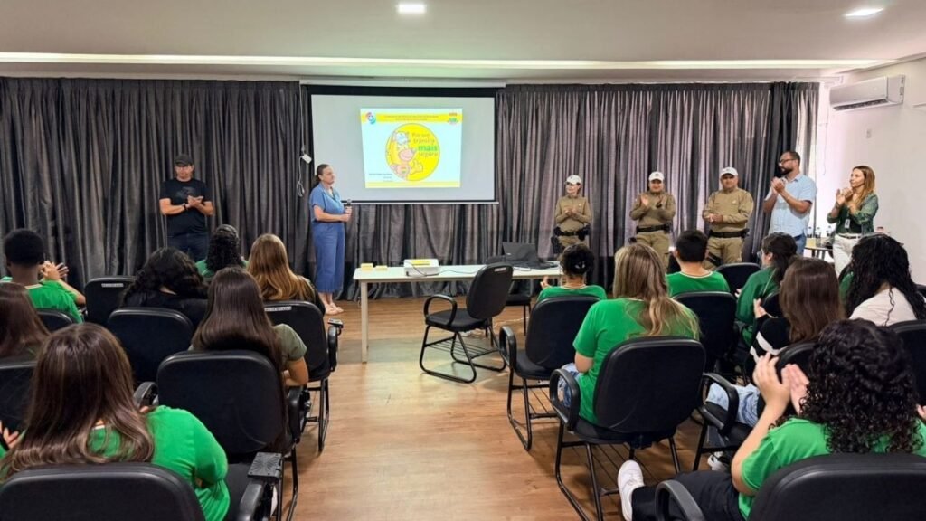 Prefeitura de Camboriú educação no trânsito,Pedale Seguro Camboriú,Travessia Segura Camboriú,programas de trânsito nas escolas SC,Lei 3.699/2025 Camboriú,mobilidade urbana Camboriú,segurança no trânsito Santa Catarina,Polícia Rodoviária Estadual SC escolas,educação fundamental II Camboriú,prevenção de acidentes trânsito escolar,regulamentação bicicletas elétricas Camboriú,ciclomotores e patinetes legislação SC,conscientização no trânsito Camboriú,políticas públicas educação SC,trânsito seguro para estudantes