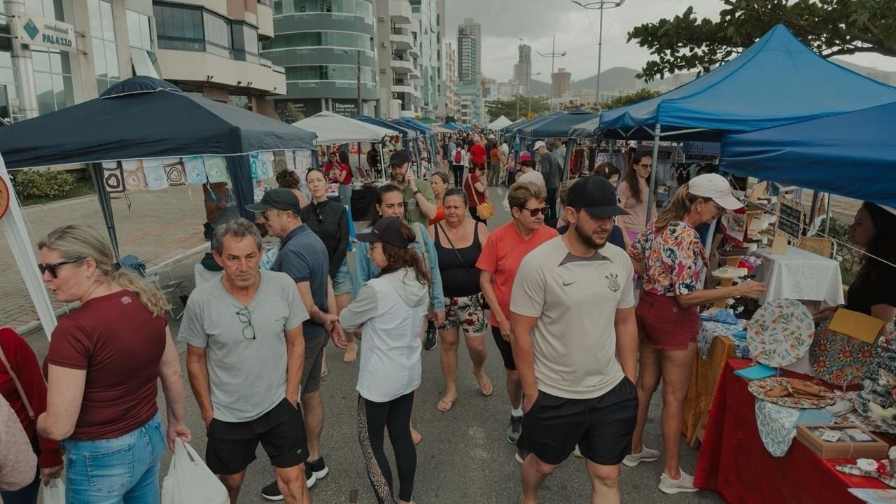 Viva Praia Itapema,evento na Orla Central de Itapema,Dia da Mulher em Itapema,Páscoa em Itapema SC,feira na Orla Central Itapema,economia criativa em Itapema,turismo em Itapema Santa Catarina,programação Viva Praia domingo,evento gratuito em Itapema SC,Secretaria de Turismo de Itapema,empreendedores locais Itapema,lazer na Orla Central,geração de renda em Itapema,calendário de eventos Itapema,atrações Dia Internacional da Mulher Itapema,feira temática Páscoa Itapema