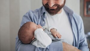 licença-paternidade 20 dias Brasil,salário-paternidade o que é,Governo do Brasil nova lei pais,direitos trabalhistas pais Brasil,INSS salário paternidade,licença paternidade 2026 regras,benefício MEI licença paternidade,previdência social Brasil pais,igualdade de gênero trabalho Brasil,políticas públicas família Brasil,afastamento paternidade adoção,primeira infância políticas Brasil,mercado de trabalho pais licença,lei licença paternidade Lula,direitos sociais Brasil família