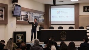 Audiência Pública em Itapema,Planos Estratégicos Itapema,Plano de Mobilidade Urbana Itapema,PlanMob Itapema SC,Plano de Ação Climática Itapema,PlanClima Itapema,planejamento urbano em Itapema,mobilidade urbana em Santa Catarina,políticas públicas Itapema SC,audiência pública Câmara Municipal de Itapema,desenvolvimento sustentável Itapema,ação climática municipal SC,revisão do PlanMob Itapema,participação popular Itapema,sustentabilidade urbana em Itapema,planos estratégicos municipais Santa Catarina