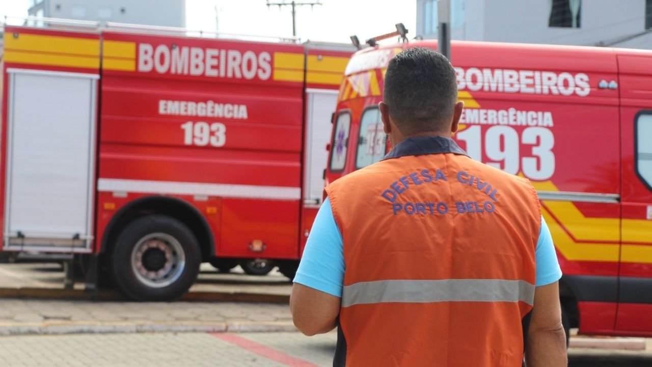 Simulado de Desastres em Santa Catarina,Porto Belo simulado de desastres,Defesa Civil de Santa Catarina,Defesa Civil de Porto Belo,gestão de riscos em Porto Belo SC,prevenção de enchentes Porto Belo,forças de segurança Santa Catarina,planejamento estratégico defesa civil,eventos climáticos extremos SC,Corpo de Bombeiros Militar de Santa Catarina,Polícia Militar de Santa Catarina,Guarda Municipal de Porto Belo,treinamento de emergência em Porto Belo,segurança pública em Porto Belo SC,ações preventivas Santa Catarina,maior simulado de desastres SC