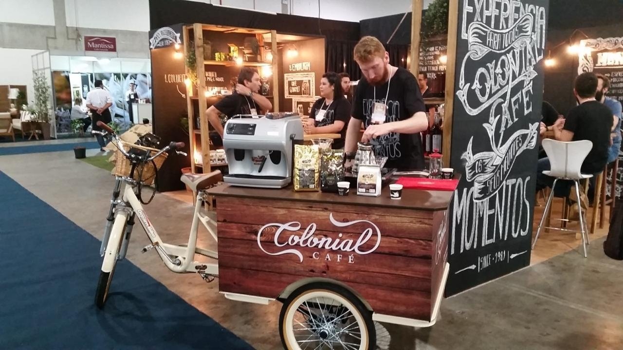 Colonial Café Brusque 45 anos,indústria de café Santa Catarina,empresa familiar café Brasil,rebranding Colonial Café,mercado de café Brasil tendências,café especial Santa Catarina,empreendedorismo Brusque SC,gestão familiar empresa café,história Colonial Café SC,inovação setor cafeeiro Brasil,café gourmet Brusque,expansão mercado café Brasil,consumo café Brasil hábitos,café orgânico Santa Catarina,Vale do Itajaí indústria café