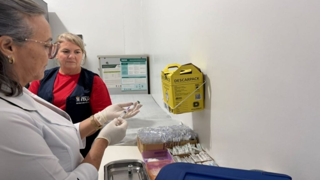 vacinação contra dengue Itajaí,vacina dengue Itajaí profissionais saúde,campanha dengue Itajaí,combate ao Aedes aegypti Itajaí,Secretaria de Saúde Itajaí vacinação,imunização trabalhadores saúde Itajaí,vacina dengue Santa Catarina,Ministério da Saúde dengue vacinação,UBS Itajaí vacina dengue,agentes comunitários de saúde Itajaí,agentes de combate às endemias Itajaí,prevenção dengue Santa Catarina,campanha saúde pública Itajaí,vacinação dengue profissionais saúde Brasil,proteção contra dengue profissionais saúde