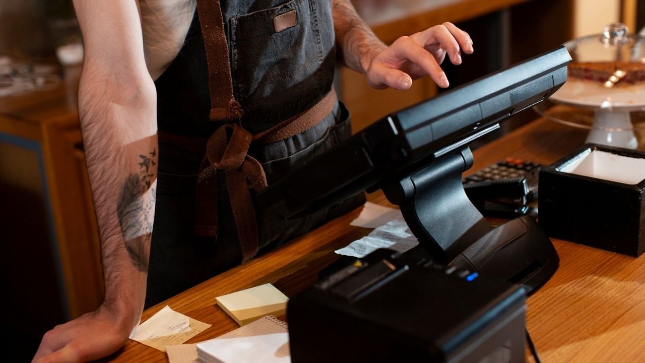 Abrasel SC pesquisa,bares e restaurantes Balneário Camboriú,temporada de verão 2026 SC,turismo Balneário Camboriú,movimento de turistas SC,economia Balneário Camboriú,setor gastronômico Santa Catarina,queda no turismo SC,pesquisa Abrasel Santa Catarina,mercado de bares SC,faturamento restaurantes Balneário Camboriú,inflação setor gastronômico,mão de obra bares SC,lucro temporada verão SC,desempenho econômico turismo SC,Vale do Itajaí turismo