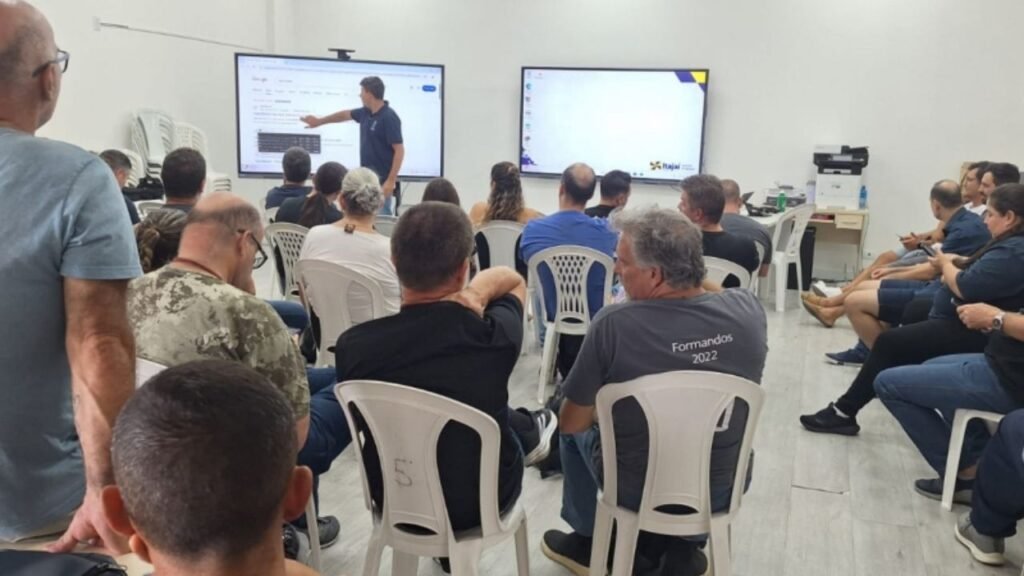 lousas digitais Itajaí,tecnologia educacional Itajaí,Secretaria de Educação Itajaí,inovação na educação Itajaí,Rede Municipal de Ensino Itajaí,formação de professores tecnologia,Sistema de Ensino Aprende Brasil,realidade aumentada educação,transformação digital nas escolas,ensino público Santa Catarina,capacitação professores Itajaí,tecnologias educacionais escolas públicas,modernização da educação Itajaí,educação digital Santa Catarina,ferramentas tecnológicas sala de aula