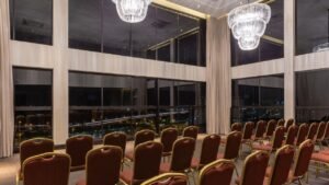 Florianópolis,hotel em Florianópolis,turismo de negócios,hotelaria SC,eventos corporativos,Faial Prime Suites,Grande Florianópolis,mercado de eventos,viagens corporativas Brasil,hotel com eventos,gestão estratégica hotelaria,Booking.com Traveller Review Awards,experiência do cliente hotel,hotel com salas de eventos,ocupação hoteleira,estratégia de receita hotel,hotel boutique SC,Roberta Scheer,Adriano Palma