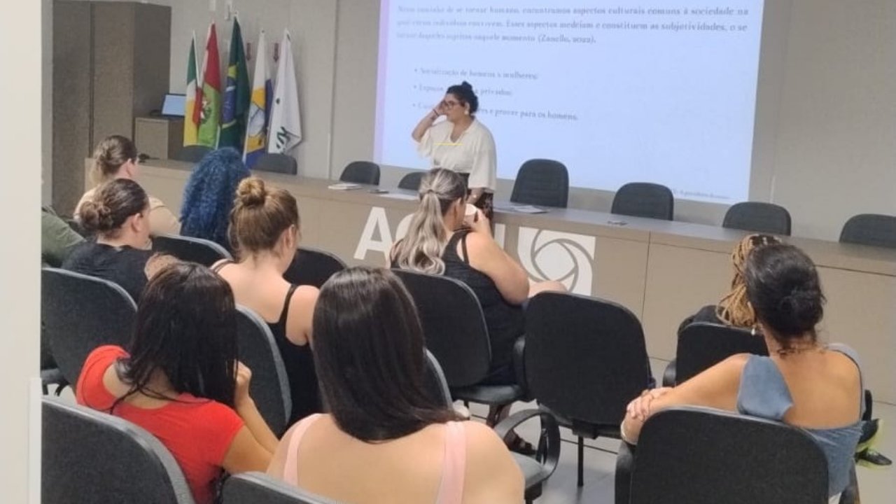 proteção às mulheres Navegantes,violência contra mulher SC,Procuradoria da Mulher Navegantes,Câmara de Vereadores Navegantes,Navega Mulher evento,direitos das mulheres Brasil,rede de proteção feminina,políticas públicas mulheres SC,combate violência doméstica,apoio vítimas violência,saúde mental mulheres violência,ACIN Navegantes evento,segurança pública mulheres,atendimento mulheres vítimas SC,Disque 180 Brasil,conscientização violência mulher,ações educativas mulheres SC