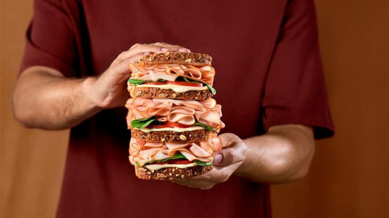 alimentação equilibrada,receitas ricas em proteína,receitas saudáveis,alimentação saudável no Brasil,receitas práticas para o dia a dia,receitas proteicas rápidas,receitas com frango,crepioca de frango Sadia,sanduíche de frango Perdigão,omelete proteica,alimentação saudável receitas,receitas rápidas e nutritivas,receitas com proteína para rotina,Sadia receitas,Perdigão receitas,Claybom culinária,mercado de alimentos no Brasil