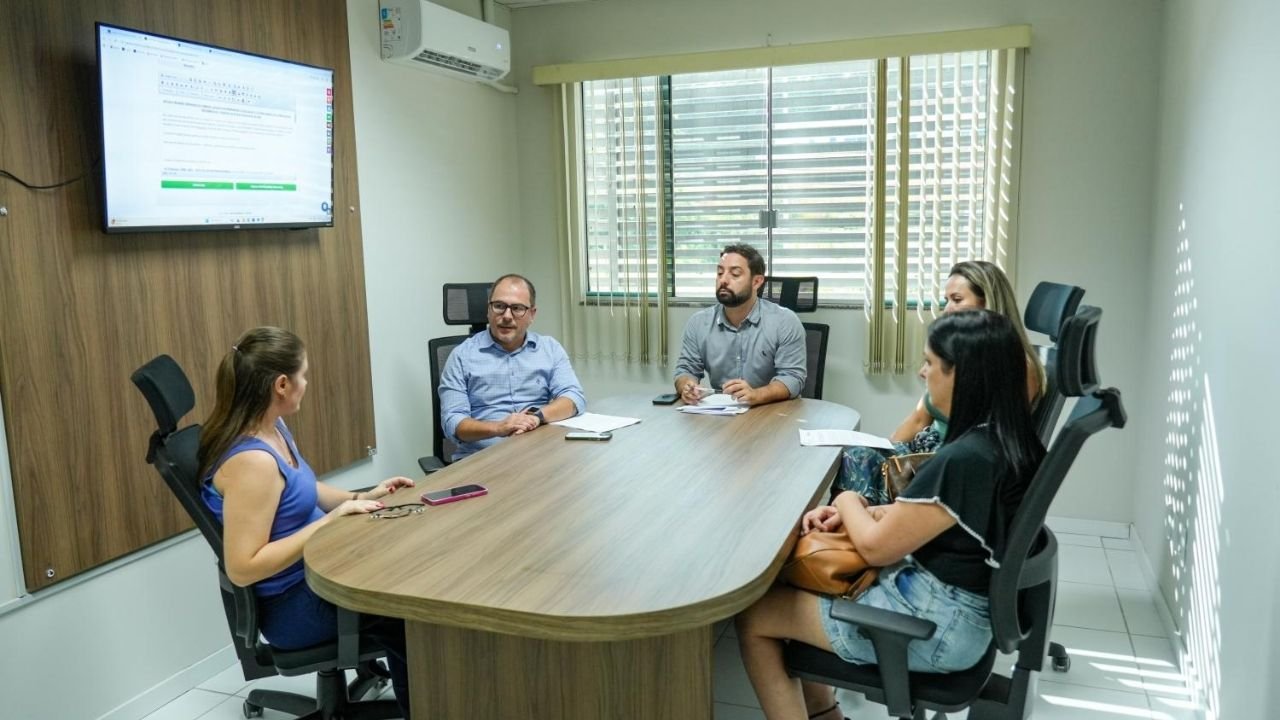 Câmara de Balneário Camboriú comissões,Comissão de Educação e Saúde Balneário Camboriú,psicólogos educação Balneário Camboriú,fonoaudiologia escolas municipais BC,demandas profissionais educação BC,TEA Balneário Camboriú projetos de lei,turismo acessível Balneário Camboriú,política pública autismo SC,revitalização urbana Balneário Camboriú ARC,Câmara vereadores Balneário Camboriú projetos,educação pública Balneário Camboriú,saúde escolar rede municipal BC,políticas inclusivas Balneário Camboriú,gestão pública municipal SC,legislação municipal Balneário Camboriú