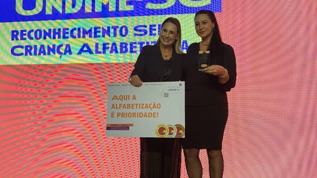 Balneário Camboriú Selo Prata alfabetização,Seduc Balneário Camboriú educação,Compromisso Nacional Criança Alfabetizada SC,educação básica Balneário Camboriú,alfabetização ensino fundamental SC,políticas públicas educação BC,Undime fórum educação Florianópolis,avaliação Saeb alfabetização,formação professores SC,ensino municipal Balneário Camboriú,qualidade educação SC,alfabetização na idade certa Brasil,gestão educacional BC,desenvolvimento educacional SC,metas educação Balneário Camboriú