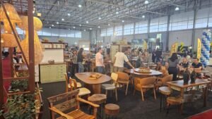 Home &amp; Decor Joinville,feira moveleira em Joinville,setor moveleiro em Santa Catarina,feira de móveis em Santa Catarina,indústria moveleira catarinense,Centreventos Cau Hansen evento,Feinsul feiras,mercado de móveis SC,polos moveleiros de Santa Catarina,móveis direto da fábrica Joinville,descontos em móveis Santa Catarina,economia regional Joinville,eventos empresariais em Joinville,cadeia produtiva moveleira,tendências em móveis 2026,indústria e varejo de móveis SC