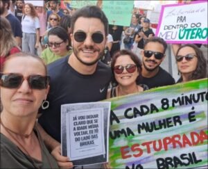 Movimento 8M Itajaí,ato Dia da Mulher Itajaí 2026,feminicídio Brasil dados 2025,violência de gênero Santa Catarina,manifestação mulheres Itajaí,Movimento Elas Itajaí,violência contra mulher Santa Catarina,feminicídio Balneário Camboriú Itajaí região,segurança pública violência contra mulher Brasil,protesto Dia Internacional da Mulher SC,direitos das mulheres Brasil políticas públicas,AMFRI violência de gênero,estatísticas feminicídio Brasil Ministério da Justiça,feminicídios Santa Catarina 2025,mobilização 8M Santa Catarina