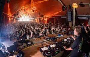 Warung Beach Club encerramento,Warung Beach Club Itajaí,closing Warung Beach Club 2026,música eletrônica Itajaí SC,clube eletrônico Santa Catarina,Warung Praia Brava Itajaí,Hernan Cattaneo Warung,despedida Warung Beach Club,festa eletrônica Santa Catarina,turismo musical Itajaí,club eletrônico Brasil Warung,Warung closing weekend junho,DJs internacionais Warung Beach Club,entretenimento Praia Brava Itajaí,história Warung Beach Club Brasil