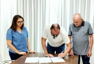 drenagem pluvial Camboriú,obra Rua Osvaldo Minella Camboriú,galerias pré-moldadas Camboriú,Prefeitura de Camboriú obras,infraestrutura urbana Camboriú SC,obra drenagem bairro Cedro Camboriú,combate a alagamentos Camboriú,planejamento urbano Camboriú Santa Catarina,investimento obras públicas Camboriú,sistema de drenagem urbana SC,melhorias infraestrutura Camboriú,obras prefeitura Camboriú 2026,drenagem urbana Santa Catarina,Rua Osvaldo Minella drenagem,desenvolvimento urbano Camboriú