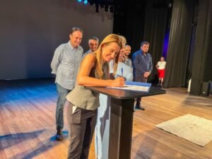 educação em Balneário Camboriú,nova secretária de educação Balneário Camboriú,Zélia Zanella,investimentos na educação BC,educação pública Balneário Camboriú SC,Secretaria de Educação de Balneário Camboriú,programa Empresa Nota 10,programa Escola +Forte,políticas educacionais em Santa Catarina,gestão educacional municipal,infraestrutura escolar Balneário Camboriú,investimentos públicos educação SC,rede municipal de ensino BC,gestão pública educação Balneário Camboriú,programas educacionais Santa Catarina,desenvolvimento da educação municipal