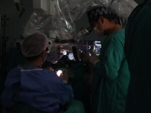 Unimed Litoral,Balneário Camboriú,neurocirurgia,tecnologia em saúde,fluorescência 5-ALA,cirurgia cerebral,hospital Unimed Litoral,saúde em Santa Catarina,inovação médica,tratamento de tumores cerebrais,neurocirurgia de precisão,monitoramento neurofisiológico,medicina de alta complexidade,tecnologia hospitalar,desenvolvimento da saúde regional,cirurgia com fluorescência,Unimed Litoral Balneário Camboriú