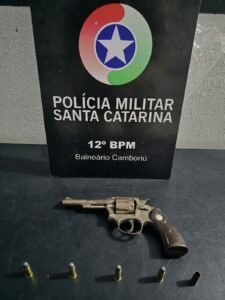 homicídio Balneário Camboriú,crime Bairro das Nações,polícia militar BC ocorrência,segurança pública SC,briga entre irmãos homicídio,SAMU atendimento morte BC,Polícia Civil investigação SC,violência doméstica Balneário Camboriú,ocorrência policial SC 2026,crime com faca BC,Polícia Científica perícia SC,suspeito foragido Balneário Camboriú,registros policiais antecedentes SC,caso policial Balneário Camboriú hoje,notícias segurança pública SC