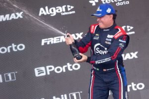 André Gaidzinski,piloto catarinense,Porsche Cup Brasil 2026,Autódromo Velocitta Mogi Guaçu,corrida Interlagos,pódio automobilismo SC,Savel Capital Partners,Fanatic Uniformes,turismo esportivo SC,corrida de carros SP,24 Horas de Le Mans,automobilismo internacional,etapa Portugal,pilotos brasileiros,elite Porsche Cup,esporte a motor SC,temporada automobilística 2026,campeonato automobilístico Brasil