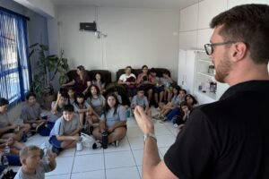Procon Balneário Camboriú visita alunos,educação fiscal Balneário Camboriú,estudantes Procon SC,direitos do consumidor escola,programa educação financeira SC,consumo consciente alunos,Procon SC educação,políticas públicas educação SC,Balneário Camboriú escolas municipais,educação cidadã Brasil,defesa consumidor crianças,projeto educação fiscal 2025,gestão pública educação SC,ensino consumo consciente,visita técnica estudantes Procon