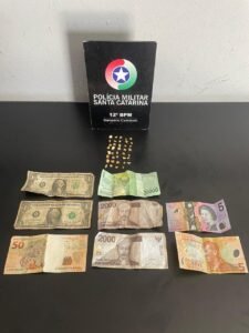 Polícia Militar Balneário Camboriú,12º Batalhão PM SC,operações policiais BC,tráfico de drogas Balneário Camboriú,prisões polícia SC,segurança pública Camboriú,confronto policial SC,apreensão de drogas BC,mandados de prisão SC,policiamento ostensivo Balneário Camboriú,combate ao crime SC,polícia Santa Catarina ações,ocorrência policial BC,drogas apreendidas Camboriú,criminalidade SC,ações policiais fim de semana,segurança Balneário Camboriú