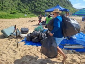 Praia Vermelha Penha limpeza,mutirão de limpeza Penha,lixo na Praia Vermelha Penha,ação ambiental Penha SC,limpeza de praia Santa Catarina,Programa Bandeira Azul Penha,preservação ambiental Penha,Águas de Penha ação ambiental,IMAP Penha meio ambiente,educação ambiental praias SC,voluntários limpeza de praia,resíduos no litoral Santa Catarina,proteção dos oceanos Penha,turismo sustentável Penha SC,conservação ambiental litoral catarinense