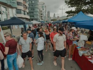 Viva Praia Balneário Camboriú,evento na Orla Central,feira na orla BC,programação Dia da Mulher BC,evento de Páscoa BC,economia criativa Balneário Camboriú,turismo em Balneário Camboriú,atrações gratuitas BC,feira de artesanato BC,gastronomia na orla,espaço kids Balneário Camboriú,aula de yoga BC,programação cultural BC,eventos fora da temporada,lazer em Balneário Camboriú