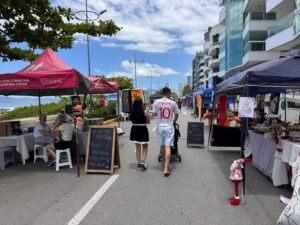 Viva Praia Balneário Camboriú,evento na Orla Central,feira na orla BC,programação Dia da Mulher BC,evento de Páscoa BC,economia criativa Balneário Camboriú,turismo em Balneário Camboriú,atrações gratuitas BC,feira de artesanato BC,gastronomia na orla,espaço kids Balneário Camboriú,aula de yoga BC,programação cultural BC,eventos fora da temporada,lazer em Balneário Camboriú
