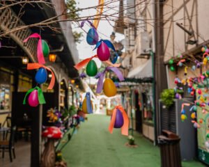 Empório Vila Germânica Blumenau,decoração Páscoa Blumenau 2026,turismo Blumenau eventos,Parque Vila Germânica programação,Páscoa Santa Catarina turismo,Oktoberfest Blumenau estrutura,Festival Brasileiro da Cerveja Blumenau,atrações turísticas Blumenau SC,economia turismo Blumenau,eventos sazonais Santa Catarina,experiência turística Blumenau,decoração temática Páscoa SC,pontos turísticos Blumenau,comércio e gastronomia Blumenau,desenvolvimento turístico regional SC