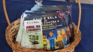 Camboriú combate à dengue,ações educativas dengue SC,Prefeitura de Camboriú saúde pública,prevenção dengue escolas municipais,Aedes aegypti combate SC,campanha dengue Camboriú educação,cartilha dengue estudantes SC,saúde pública Santa Catarina dengue,conscientização dengue crianças,Secretaria de Saúde Camboriú ações,Secretaria de Educação Camboriú projeto,prevenção mosquito dengue Brasil,combate dengue escolas SC,educação preventiva saúde pública,campanha contra dengue município
