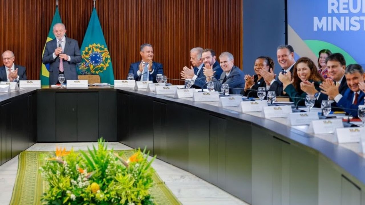 Lula reunião ministerial 2026,Governo do Brasil políticas públicas,balanço governo Lula 2023 2025,economia Brasil crescimento,programas sociais Brasil resultados,Novo PAC investimentos Brasil,Minha Casa Minha Vida metas,redução pobreza Brasil dados,mercado de trabalho Brasil desemprego,políticas públicas Brasil impacto,desenvolvimento econômico Brasil,infraestrutura Brasil investimentos,reunião ministros Brasília,governo federal resultados,planejamento governo Brasil