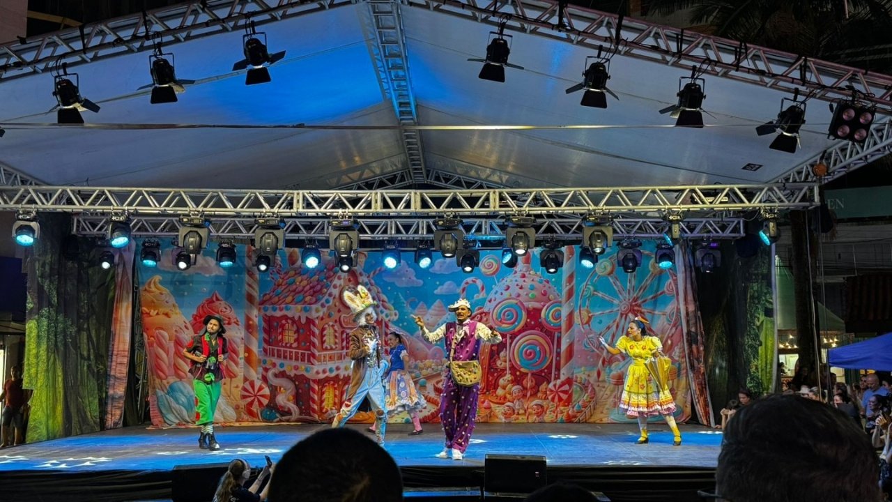 Páscoa Itapema 2026,Praça da Paz evento Itapema,espetáculo Páscoa Itapema,Vila de Páscoa Itapema SC,turismo Itapema eventos,programação Páscoa Santa Catarina,evento gratuito Itapema família,atrações infantis Itapema Páscoa,banda municipal Itapema evento,decoração Páscoa Itapema,maior ovo de Páscoa LED mundo,coelho gigante Itapema,eventos abril SC,lazer família Itapema,desenvolvimento turismo Itapema