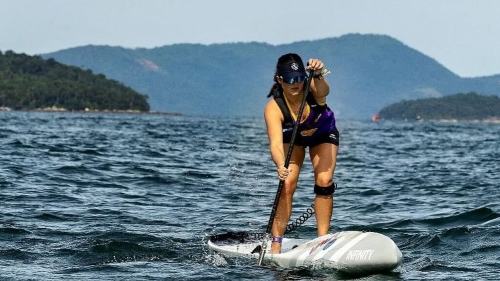 Rebeka Klotz Penha,atleta Penha SC convocação,Jogos Sul-Americanos Juventude 2026,surf Stand Up Race Brasil,surfe feminino Santa Catarina,esporte Penha SC atleta,competição internacional Panamá 2026,Bolsa Atleta Penha,Fundação Esportes Penha SC,campeonato brasileiro surf júnior,atleta catarinense surf,jovens atletas Brasil competição,esporte alto rendimento SC,Time Brasil juventude,surf Stand Up Surf competição